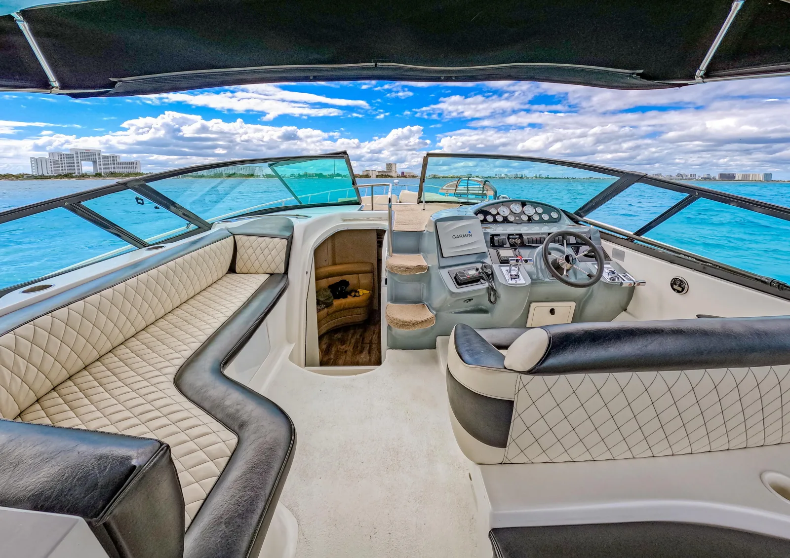 View from the Big Time yacht cockpit over the turquoise sea in Cancún