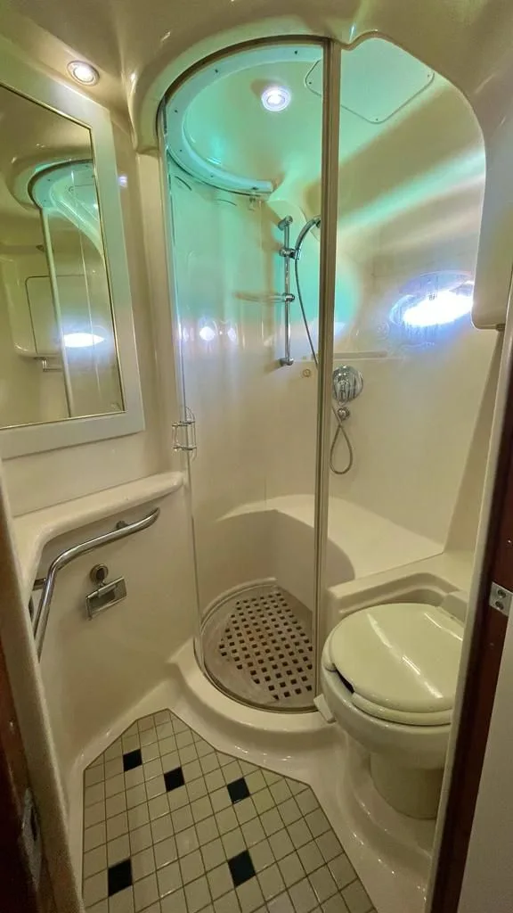 Tritón bathroom and shower