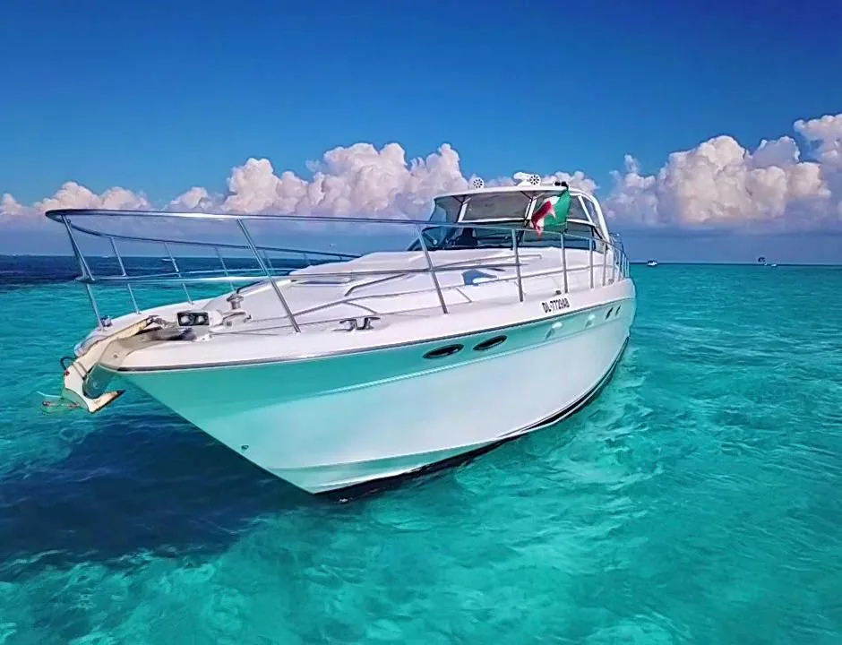 Tritón 60-foot private yacht on turquoise water in Cancún