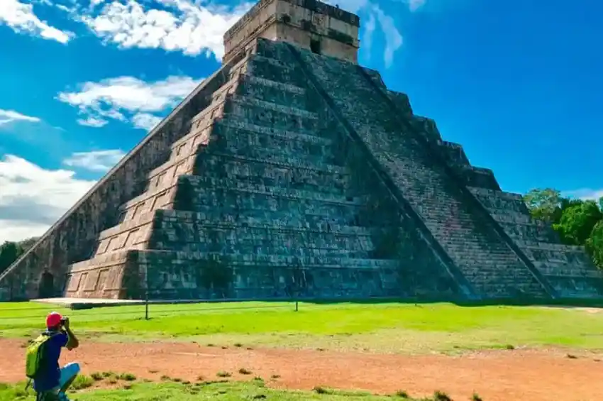 El Castillo pyramid at Chichén Itzá.